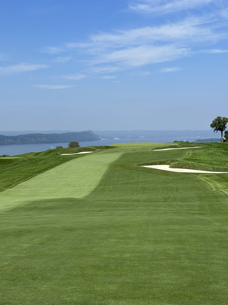 Sleepy Hollow Country Clubs is in fantastic shape. What a beautiful club! Need to hit the fairways for sure.  <a href="/USGA/">USGA</a> #USMidAm
