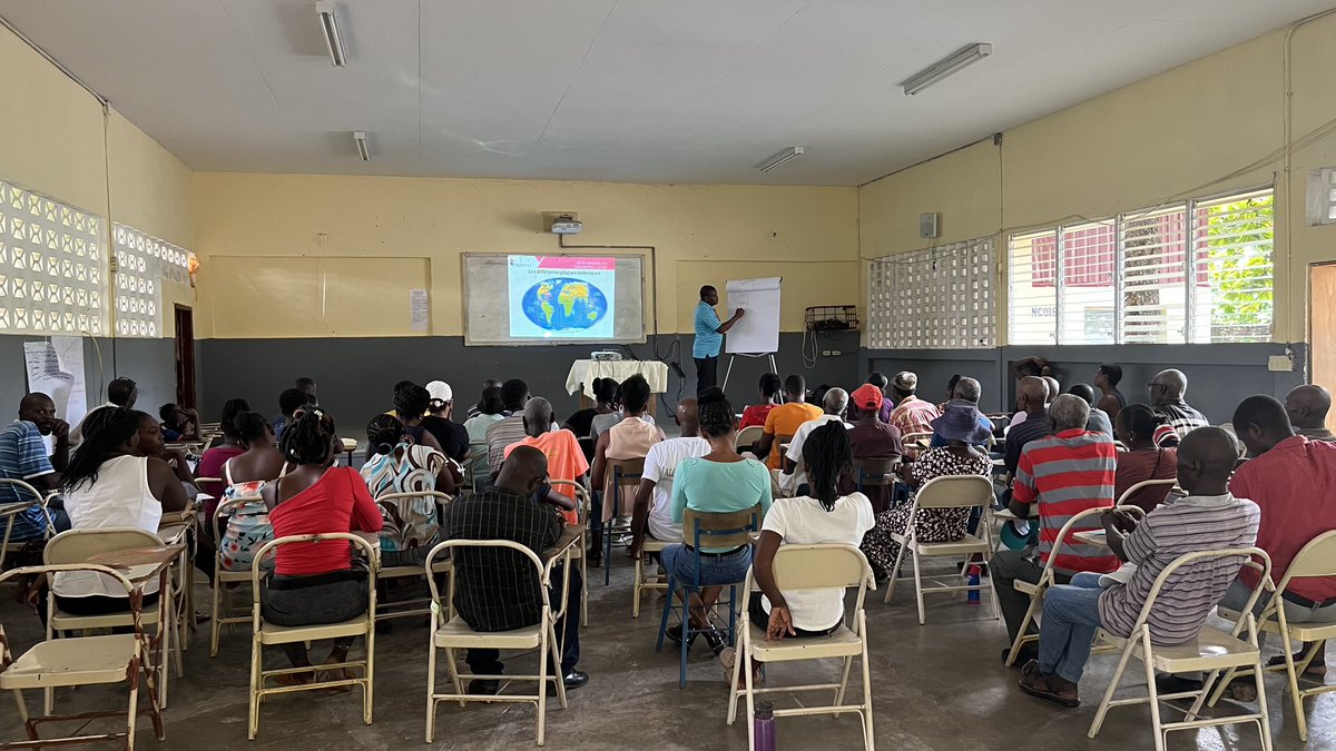 HaitiPapyrus's tweet photo. Formation réussie à Laborde, Ducis ! Les membres de la mutuelle solidarité OVIDES ont exploré l'adaptation au changement climatique et les principes de la réduction des risques de catastrophes. #MARNDR #CanadaenHaiti #Papyrus #ProjetMAIS https://t.co/SYe0MPujvC