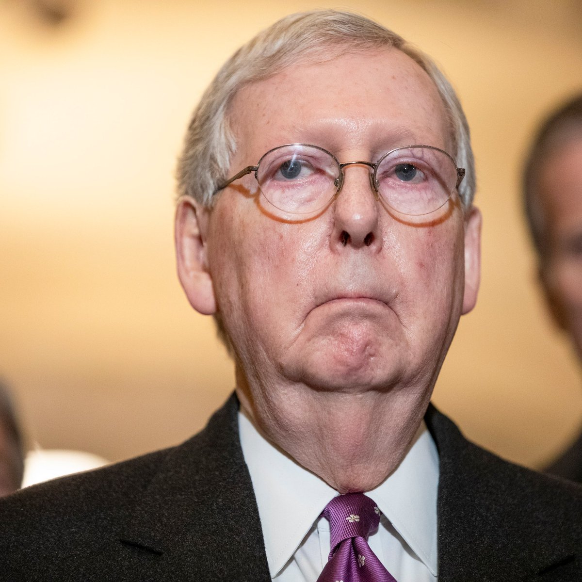 Ross8933's tweet image. 2 pictures that give the same energy….. #MitchMcConnell #termlimit #mentalhealth