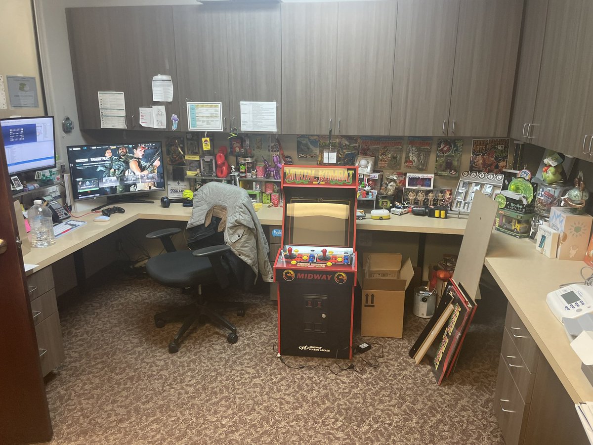 Doctor_Brooks's tweet image. My half of my doctors office VS my surgeon/orthodontist and associates side.