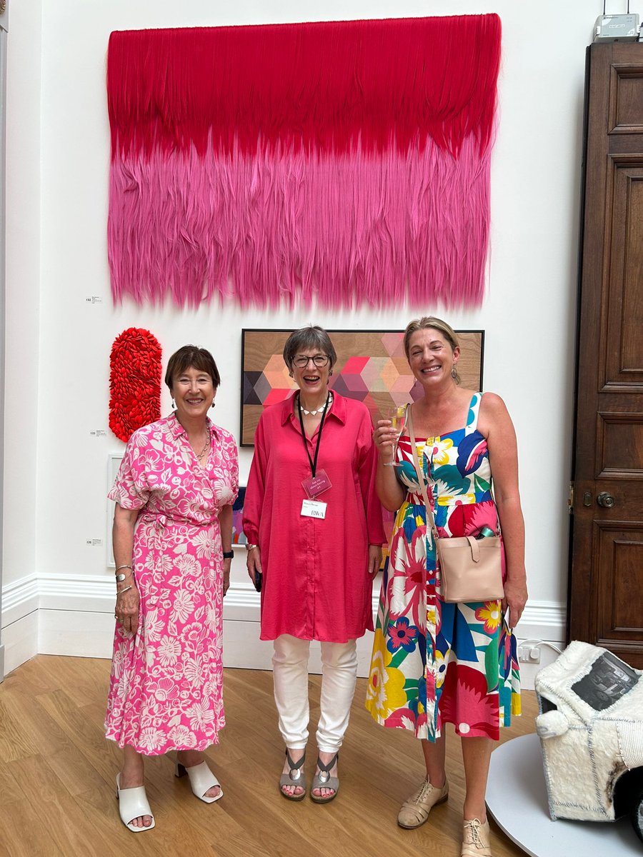 Attended a wonderful private view of the @RWABristol 170th annual open exhibition with my friend Sian tonight. And super to catch up with the fabulous @AlisonBevanRWA #rwabristol #rwa170
