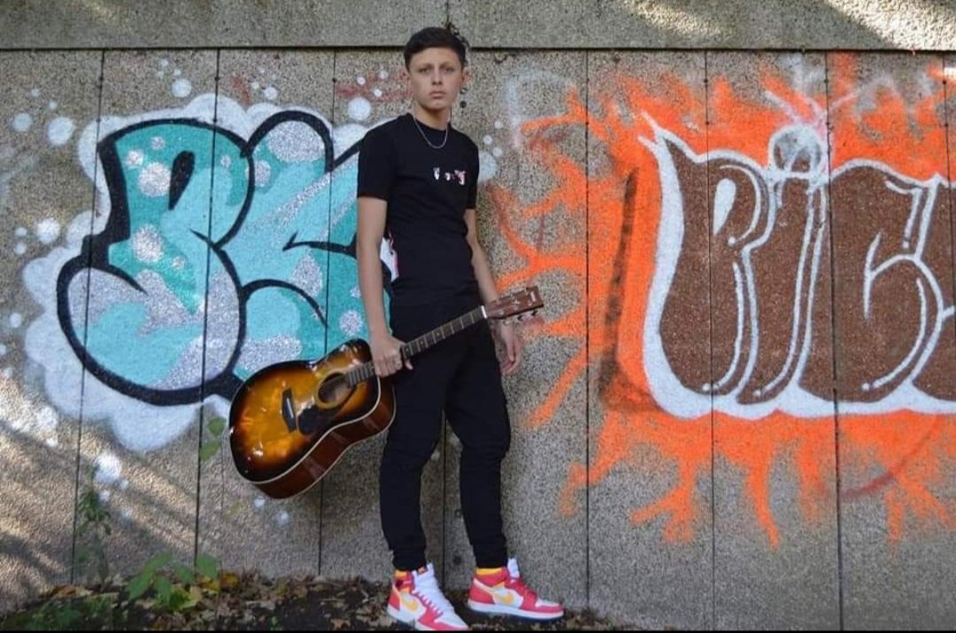 BunsellRobbie's tweet photo. #singersongwriter #brentwood #essex https://t.co/OaXwPrBuWQ