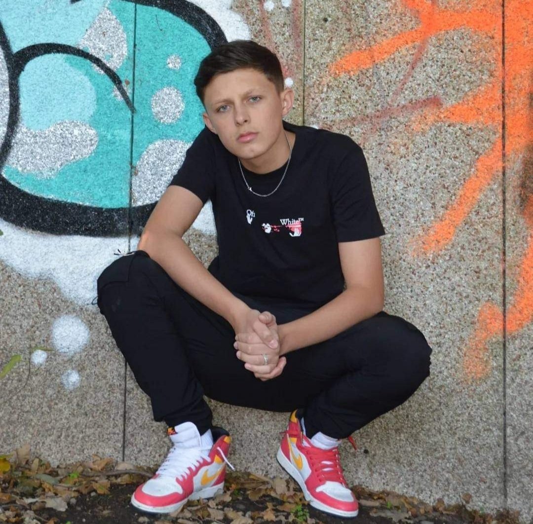 BunsellRobbie's tweet photo. #singersongwriter #brentwood #essex https://t.co/OaXwPrBuWQ