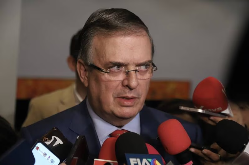 PrismaRU's tweet photo. #EntrevistaRU | @Rafael_Morales, doctor en ciencias políticas por la UNAM y analista sobre temas electorales comenta con @deyanira_moran sobre el futuro de Marcelo Ebrard.

#RelatamosAlMundo🌎
#RadioUNAM 96.1 FM📻 https://t.co/BIcTrPK5mr