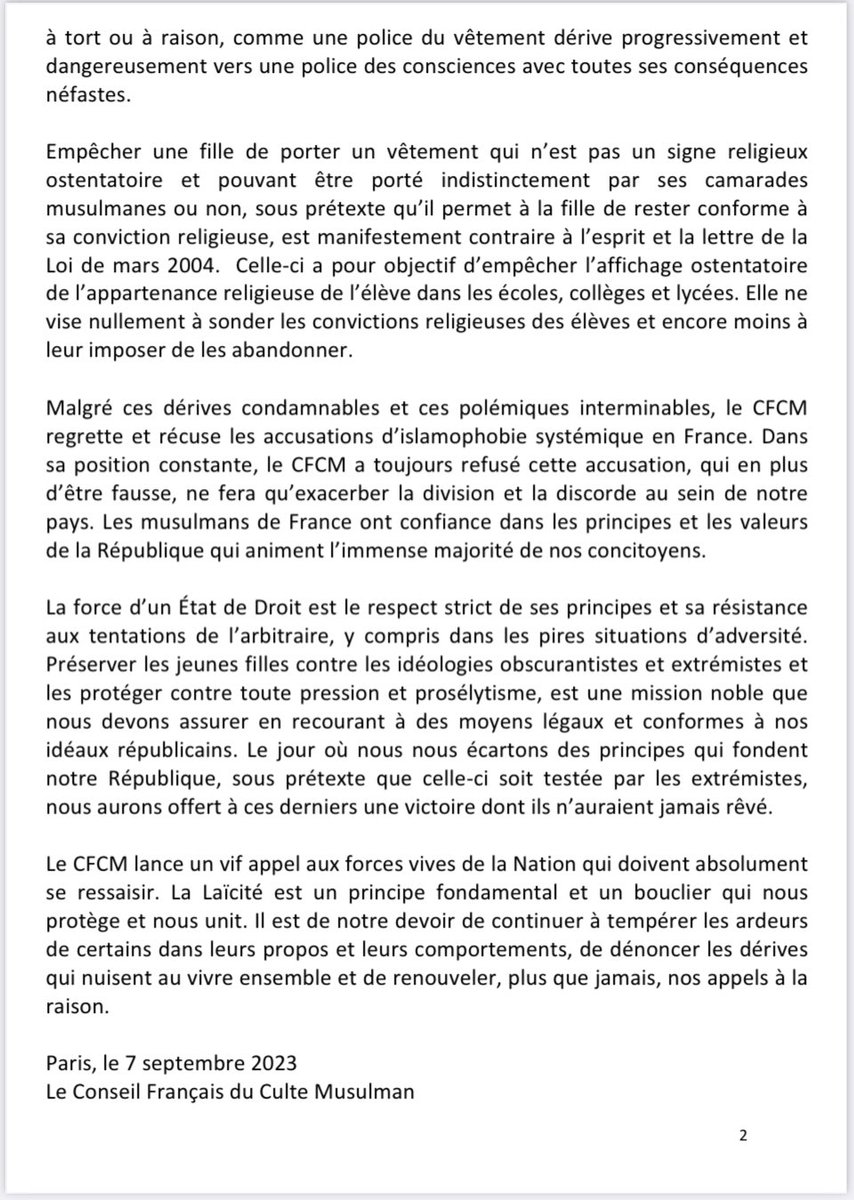 CfcmOfficiel's tweet photo. Le Conseil d’État qualifie la « abaya » de vêtement qui « fait IMMÉDIATEMENT reconnaître celui qui le porte comme appartenant à la religion musulmane ». Pas d’interrogatoire de l’élève sur son vêtement et sa religiosité: kimono, chemises et pantalons amples non concernés @AFP https://t.co/QAIS9is4SY