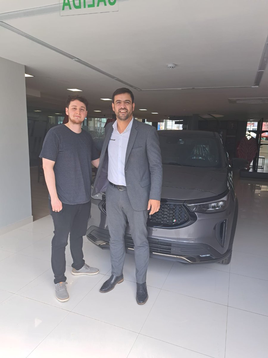 Que disfrutes de tu Nuevo #fiat Fastback mi amigo Fabián. 🎉🥳

Muchas gracias por la preferencia, confianza en mi trabajo y por elegir el #suvcoupe más exclusivo en su segmento. 🤝🫡

¡Bienvenido a la familia @fiatpy ! 🇮🇹🔝

Contacta al 0972-790722 y agendamos tu test drive. 😎