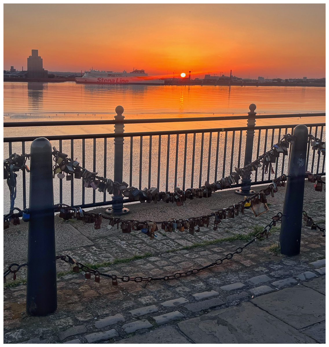 #IWSBrandedWear #belfasthour @katy_scarletta @9yardsArchitec_ @katy_scarletta @NIMentalHealth @FeelHypnosis interesting facts..the Mersey is one of the cleanest rivers in Europe and has a tidal range of around 15ft