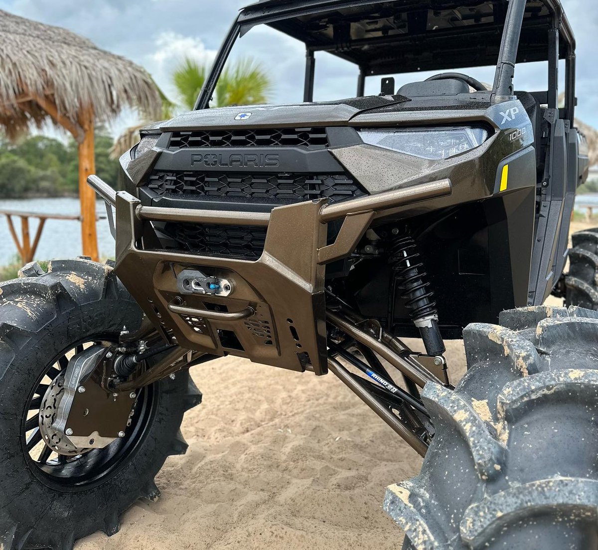 superatvtweet's tweet photo. 🏴 Everything is bigger in #Texas & @tap_offroad followed suit with this #TexasEdition @polarisorv #RangerXP1000! Stacked on an #SATV 8" #GDP Dual Idler Portal Gear Lift & 6" #SATVsuspension lift, with #RhinoAxles! 💪⚙ #GearDrivenPerformance #TakeBackYourTorque https://t.co/8cpkiCVIQP