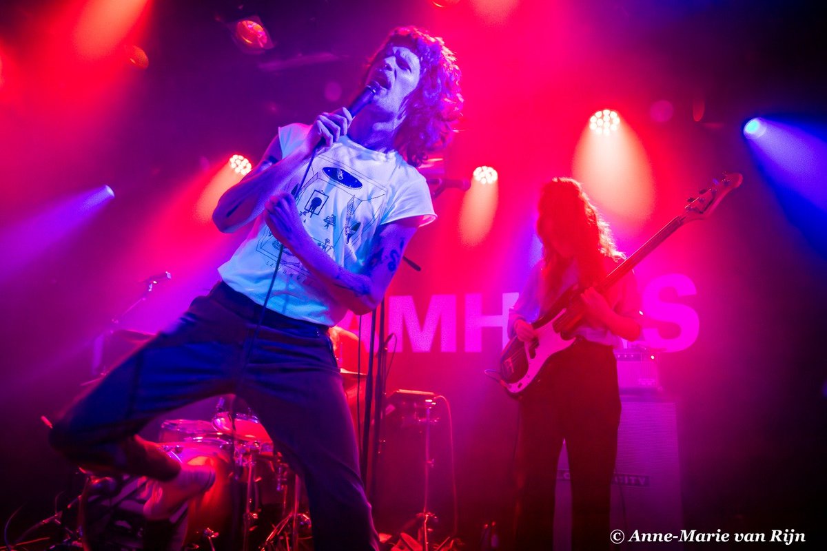 MarieRijn's tweet image. Vakantie 🥳, weekje, en toch!
En onverwacht toch nog 2 dagen naar @MistyFields2019 
Met een heerlijk programma met oa @snappedankles 
@TRAMHAUSrtm 
@pre_occupations 
@thebugclubband 
#mistyfields
📷🙋🏻‍♀️