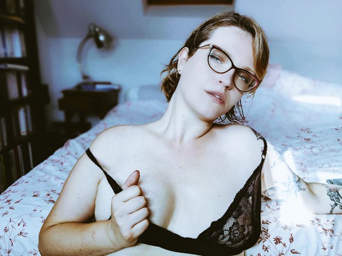 Rendez-vous demain pour une seconde journ&eacute;e live &amp; cam 🔥  @Compte_VTC_Off https://t.co/6mUgPwNinf<a href="/tag/art"class="tags"><span>#art</span></a><a href="/tag/sexy"class="tags"><span>#sexy</span></a><a href="/tag/nude"class="tags"><span>#nude</span></a><a href="/tag/erotic"class="tags"><span>#erotic</span></a><a href="/tag/blackandwhitephotog"class="tags"><span>#blackandwhitephotog</span></a>