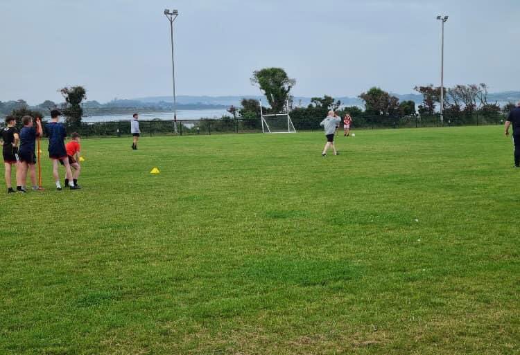 U13 FOOTBALL CHAMPIONSHIP 
A massive THANKS to Down Captain, Pierce Laverty, and experienced coach/player, Donnan Ritchie, for taking an excellent training session with our U13 footballers this evening 👏

They playTeconnaught at home in the QF of the Championship this Sat @ 12pm