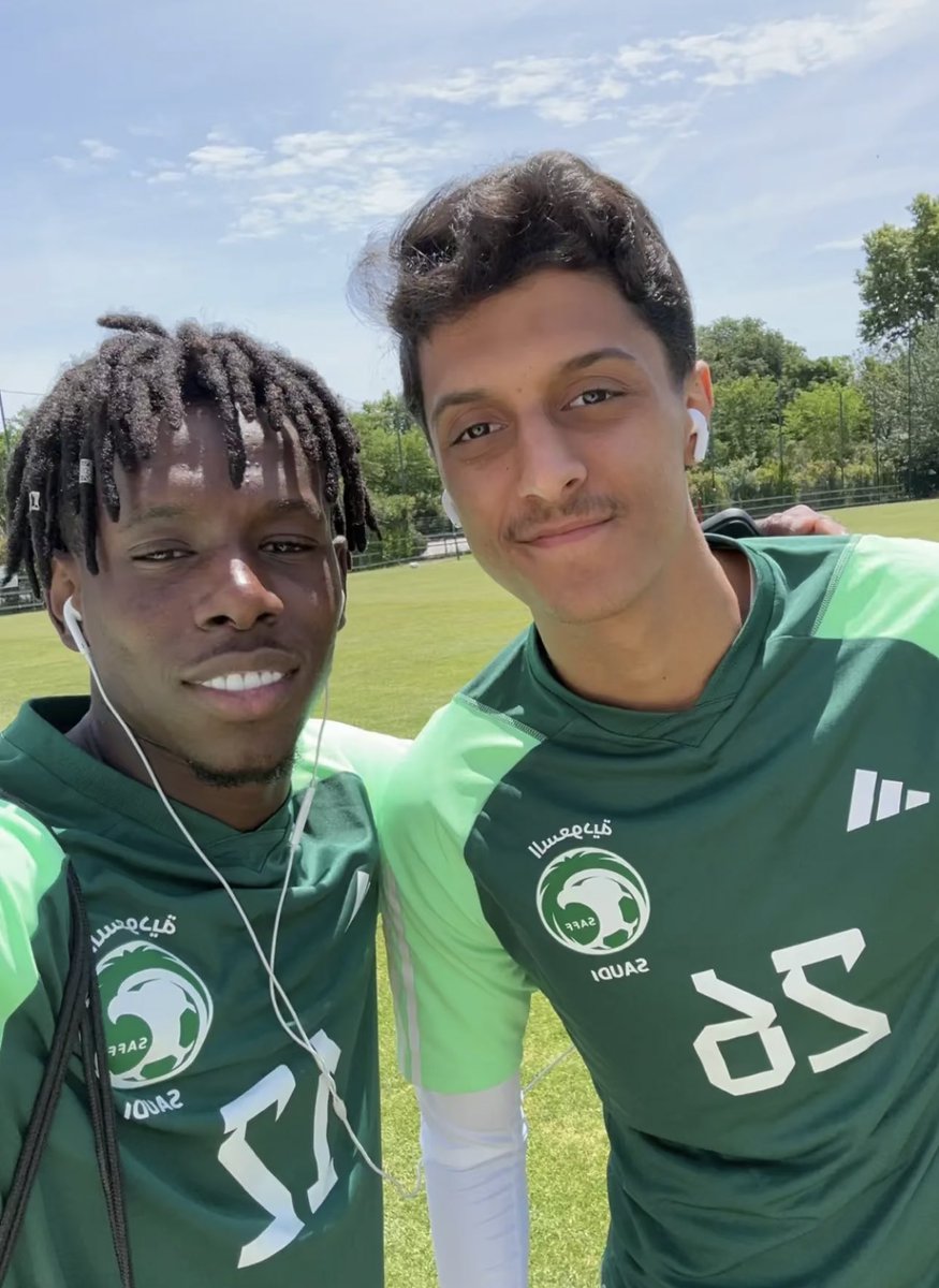 ittiaziz_'s tweet photo. جربوا اللايك 🥶🥶🥶

#سحبه_فيصل_الغامدي_على_الاهلي https://t.co/xYR1eCc0ew