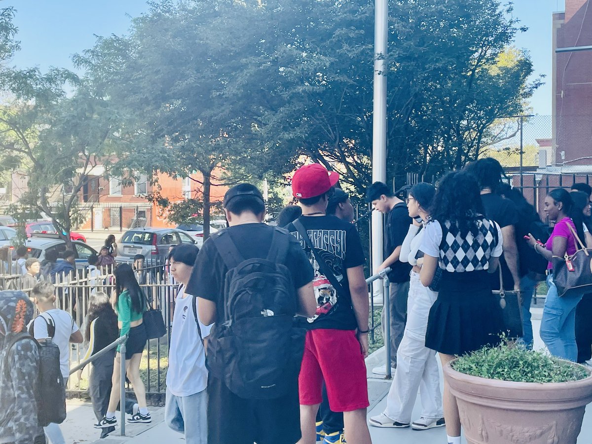 Our EWSA family welcomed students back enthusiastically, and is ready for a great school year! At AUPE, the first day is in the books, and the attendance rate matched the temperatures outside! @BKNHSSuptRoss @ElleRushie @YuetChu_NYCDOE @Principal_Vega @aupebrooklyn