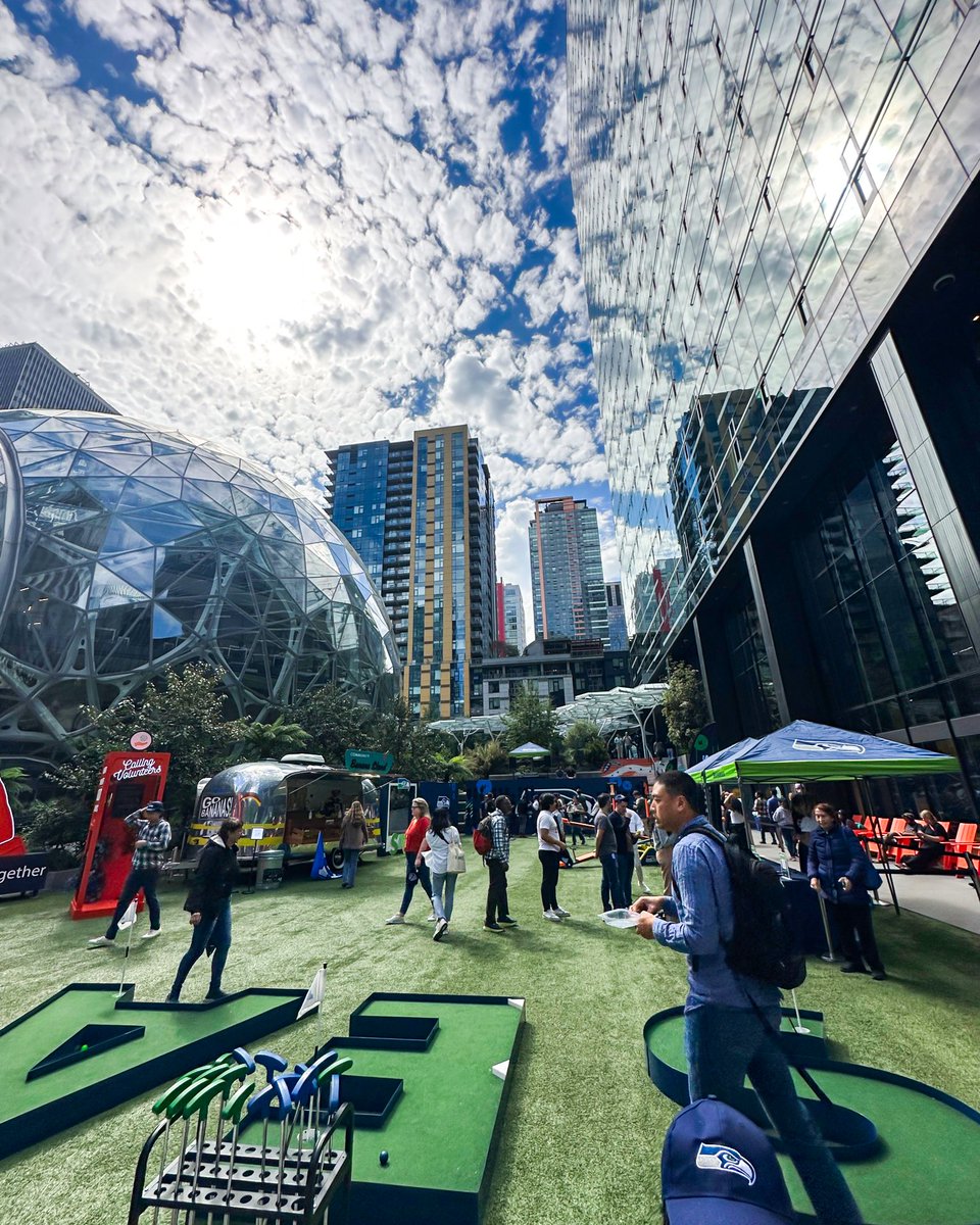 A beautiful day for a Seahawks Block Party ☀️