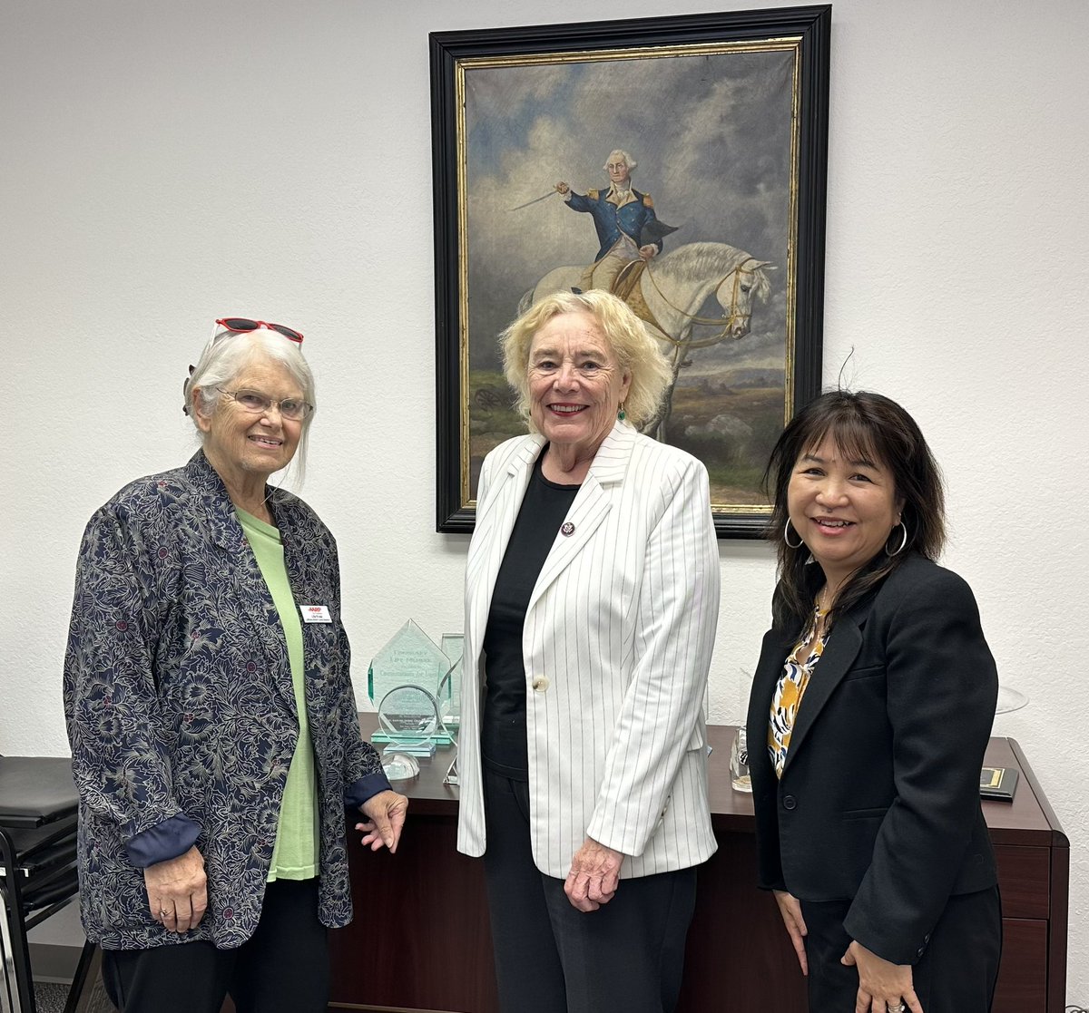 4.4 million family caregivers in CA give their all to care for loved ones. A rewarding and sometimes difficult role. Thank you @RepZoeLofgren for meeting with us to discuss the challenges that family caregivers face. @AARPCA #familycaregiving
