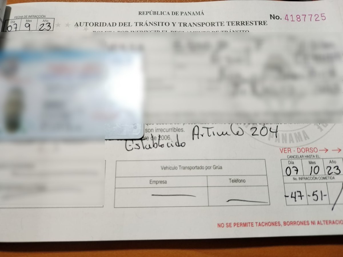 policiadepanama's tweet image. La Dirección Nacional de Operaciones de Tránsito de Pacora, tras un vídeo en redes sociales uniformados dan con el conductor de un trasporte público, siendo sancionado por manejo desordenado y conducir por el hombro. #ManejaSeguro