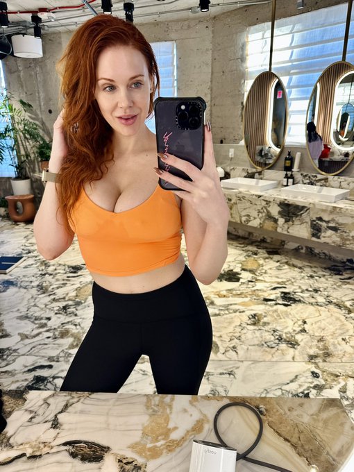 Who wants to come sweat with me? 💪🧡 https://t.co/E0WzLboj5L
