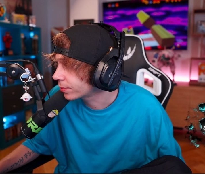notnachaa's tweet photo. @Rubiu5 

Gracias por tremendo stream, me diverti mucho con el torneo, las risas no faltaron y tu perdiendo como siempre y jugando como nunca fjkskskw, el starfield estuvo bien chill y las cositas que te enviaron muy joyas.. tkmm rey descansa https://t.co/iiwIqarW35