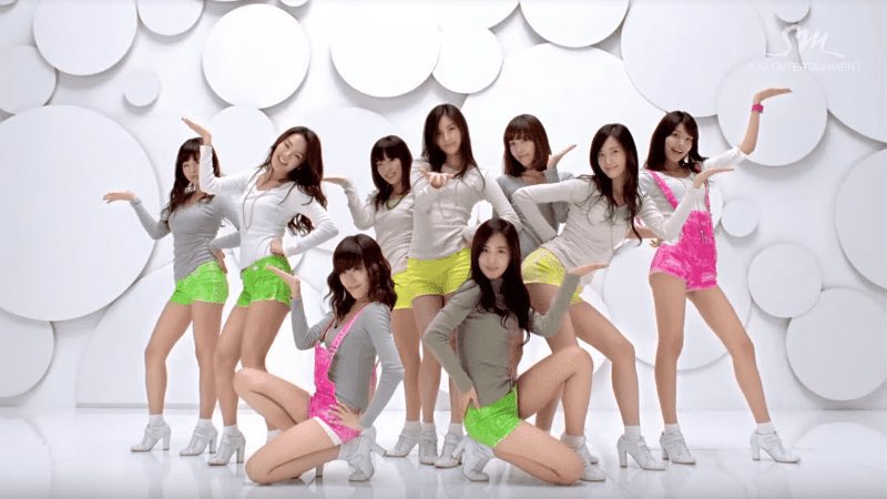 fanyvesoul's tweet photo. “the era of youtube will come in the future”

-  gee becoming the 1st kpop group mv to hit 100M views
 - igab winning video of the year against big artists

the fact that snsd were already big without much exposure and when youtube wasn’t popular shows how powerful they are https://t.co/XgiP46uP5D
