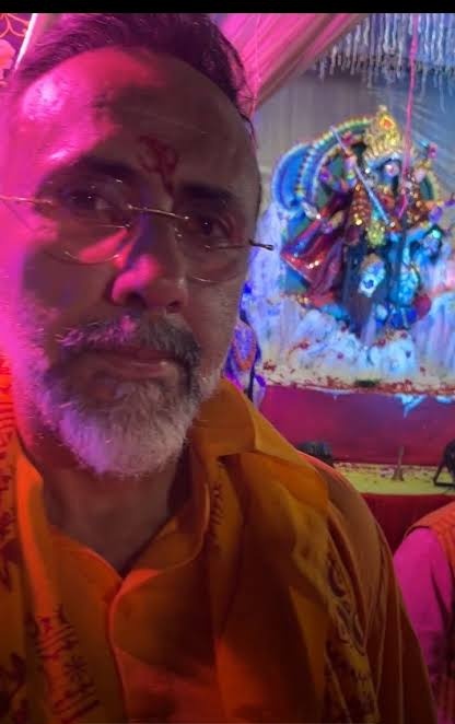 मैं मुस्लिम होकर भी लिख रहा हूं जय माता दी,क्या आप हिंदू होकर भी नहीं लिखेंगे जय माता दी..?🚩
जय माता दी... 🙏 , जय गोविंदा,🚩