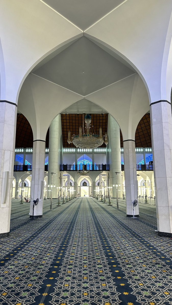 MIRAI4Peace's tweet photo. Just visited the enchanting Masjid Sultan Salahuddin Abdul Aziz Shah, famously known as the Blue Mosque of Malaysia! 😍✨ Truly felt an energy boost here amidst the gentle breeze and the flowing time. 🕌🌬️ #BlueMosque #MIRAIProject #EnergyCharge https://t.co/4aSrH3TSwV