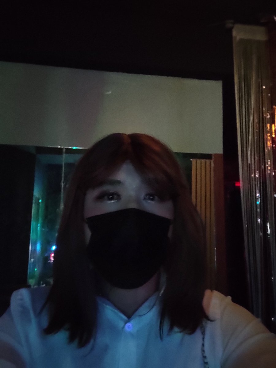 작년 가을 막 업을 시작하고 혼자서 지가 젤 이쁜지 알고  공주놀이할때 ^^