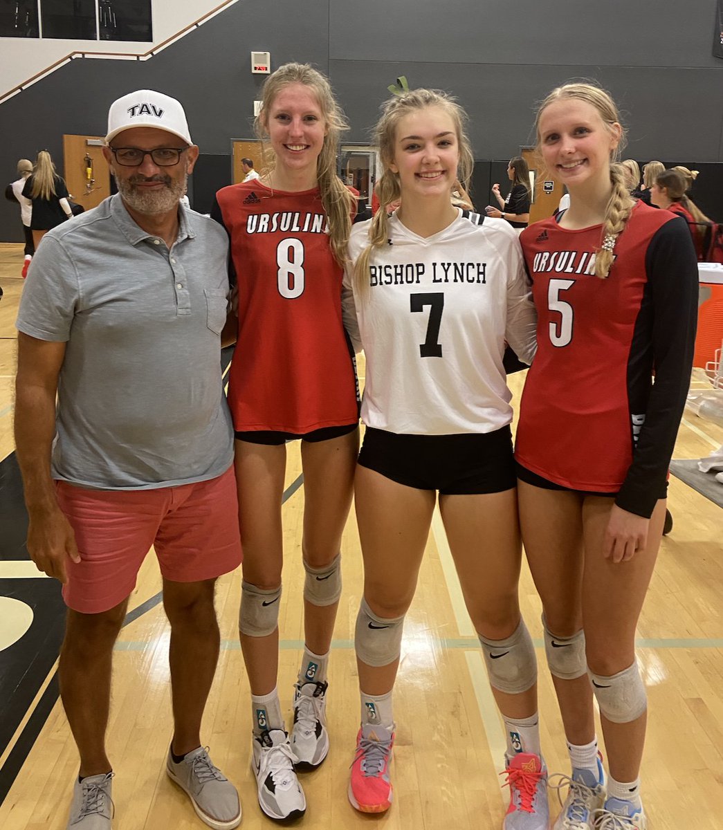 TAVVolleyball's tweet photo. TAV rep'ping at the Ursuline vs Bishop Lynch match! #GoTAV 

Emma Sorensen #TAV17BlackHaroun
Katie Rakoski #TAV17BlackHaroun
Ava Wennerstrom #TAV17Blue https://t.co/woern5ZEvx