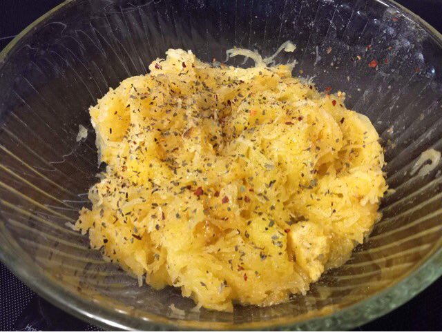 MobileMaryMac's tweet photo. How about some Spaghetti Squash! This week on In the Kitchen with Mary Mac we show you how to turn a spaghetti squash into dinner! #MaryMacSays #spaghettisquash #marinara #freshproduce #gardening #gardentotable  #vegan #podcast #podcastcooking 
https://t.co/D9tBDE7MAh https://t.co/Gv0INE4lsZ
