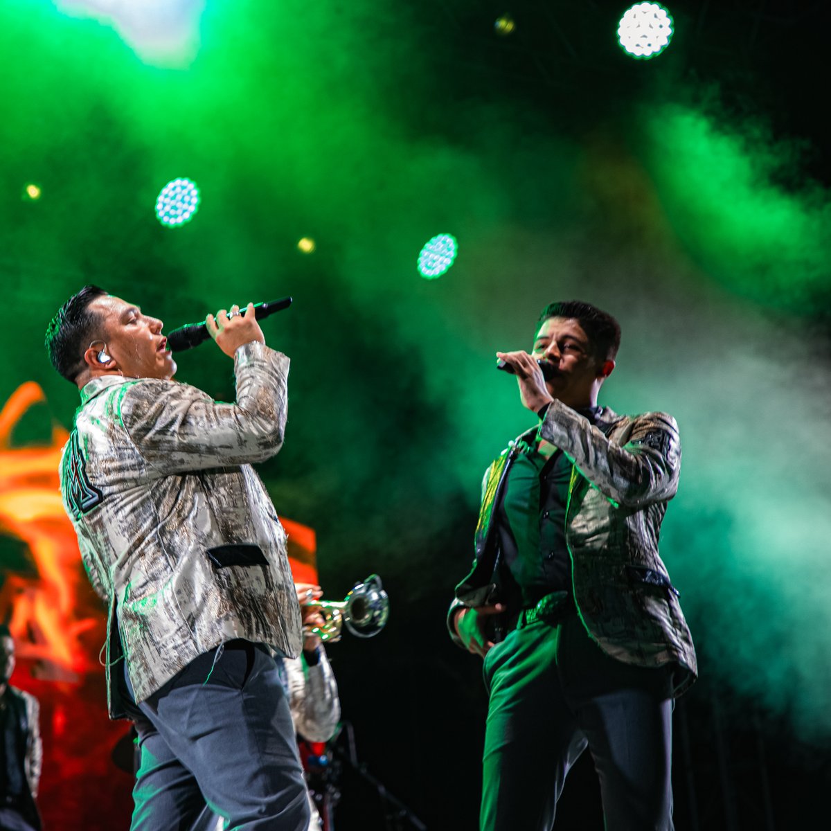 Arrolladora's tweet photo. Estamos ya listo para un fin de Semana #Arrollador. Nos vemos mañana en el palenque de #Tijuana y el Sábado en #CDMX en el #ArreFest ¿Dónde nos acompañarán? allá nos vemos  #Arrolladora 🔥🍋 https://t.co/LEgA2xz7vd