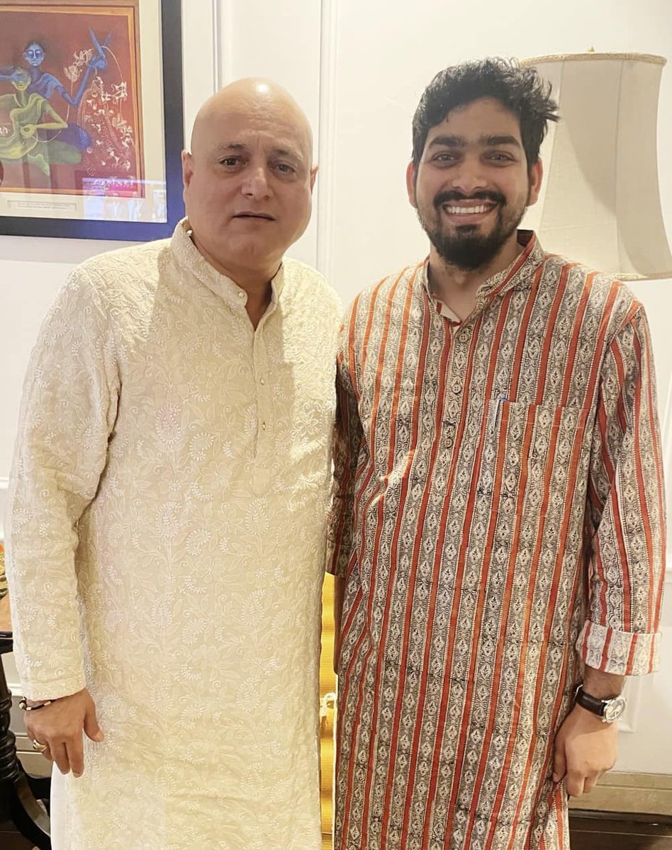 I had the incredible privilege of meeting the renowned film actor Manoj Joshi ji . It was an unforgettable experience to be in the presence of such a talented and accomplished individual.
#ManojJoshi #actorjoshi #joshimanoj #indiancelebrities #lalitkalaakademi #ankitsharma
