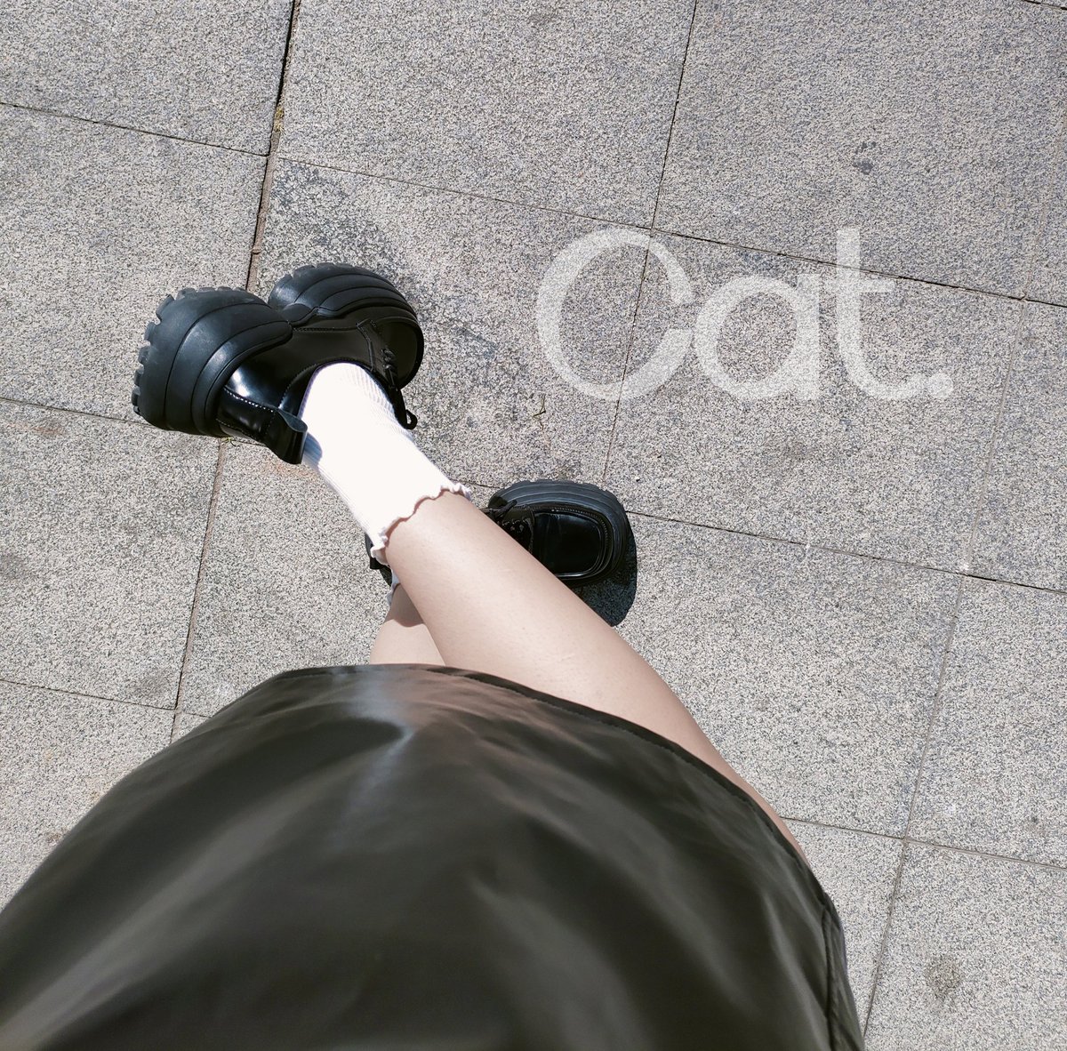 Cat2033625's tweet photo. 跟上我的步伐，撸你的废物鸡巴，用力闻我的香脚，贯穿你的大脑，掏空你的钱包，下贱东西🖕🏻 https://t.co/ZmLqMEdA3I