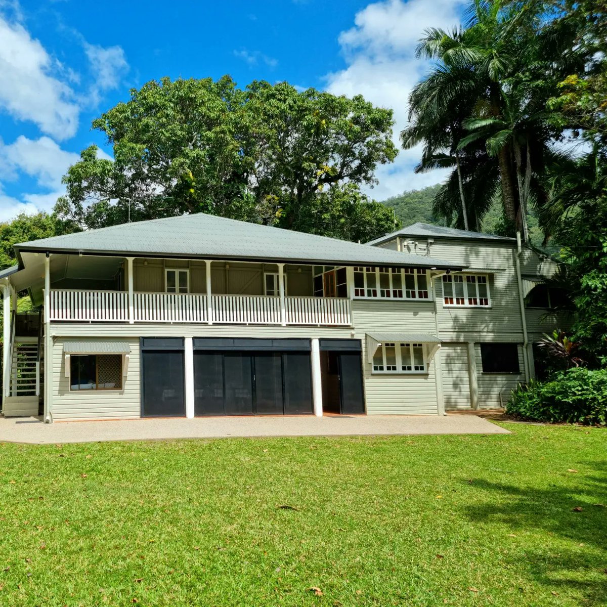 CnsHolidayHomes's tweet photo. Zanzoo Estate has reduced its minimum stay to 3 nights. If you are looking for a 'short, recharge break' in beautiful Far North Queensland,  contact us!
Available for small weddings and events.  Sleeps up to 16 people.
https://t.co/HVq9CRPttF
#holidayseason #weddings #Cairns https://t.co/GpnYyOUNLW