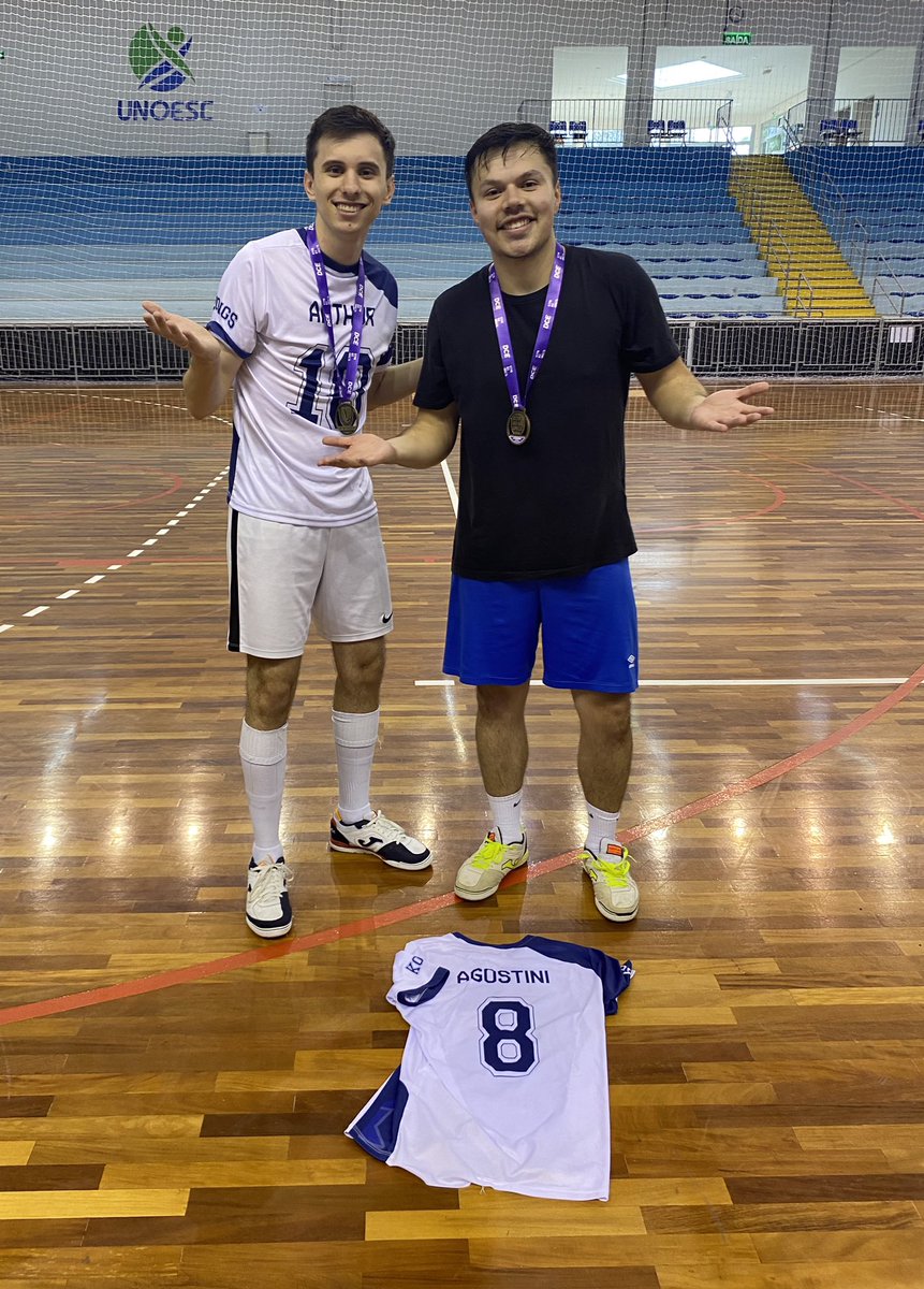 guagostinii's tweet photo. não é tbt, aconteceu de novo 🥇🥇🥇 https://t.co/WMminQDf2w