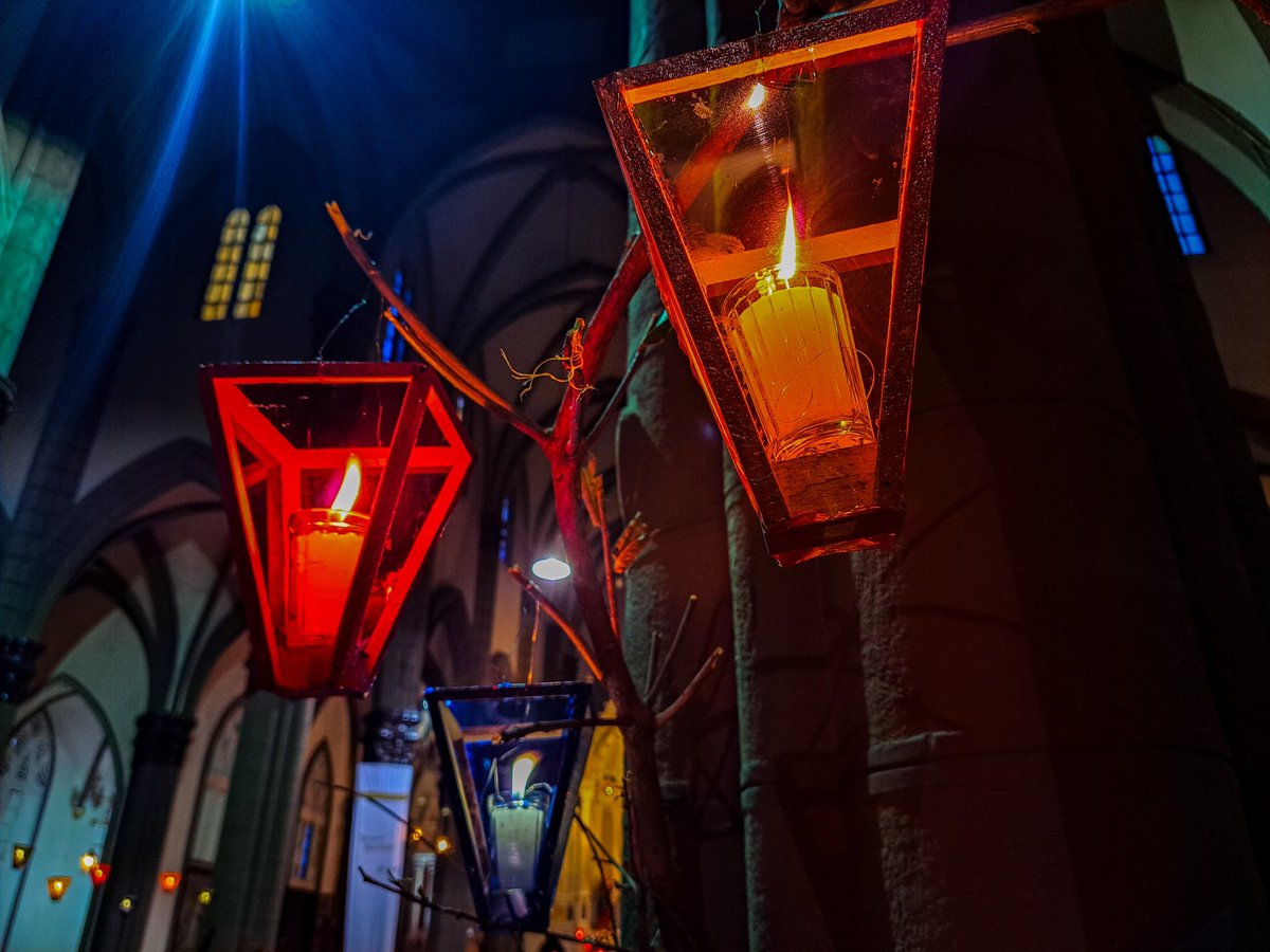alcaldia_ss's tweet photo. ¡Así vivimos el Día de los Farolitos, un tesoro cultural de El Salvador!  ✨🌠

Una festividad nos une en una experiencia inolvidable que cautiva a capitalinos y turistas que nos visitan.🏮

📍Atrio de El Calvario https://t.co/zy3XcwwJ9h