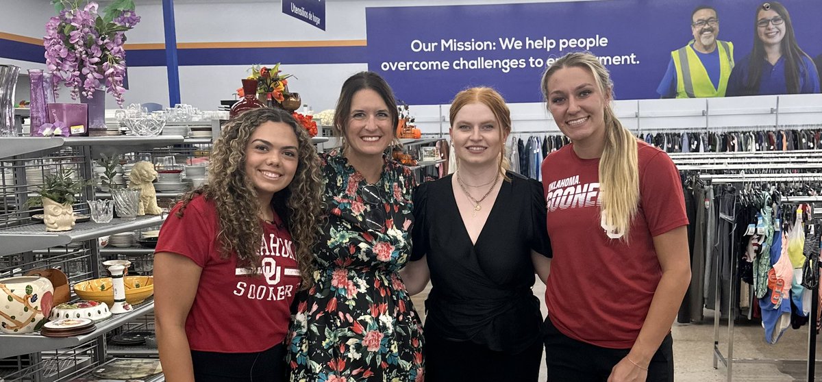 melmrichey's tweet photo. Fan girl moment. Donโt mind me.
Look for @okgoodwill Halloween video coming soon featuring @alyss_33 and @kinziehansen. #BeAnything https://t.co/MqIynJp9TB