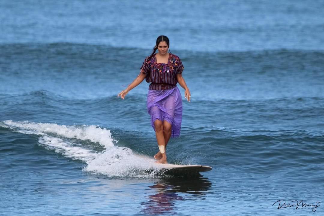 Paty Valdovinos, La Saladita, Mex.
Viva 🇲🇽 
Septiembre, mes patrio.
Photo Raul Monroy.
.
.
.
.
.
.
#mexicanculture #mexicanindependence #lasaladita #womenssurfing #mexicosurfing #mexicosurf
#Septiembre2023