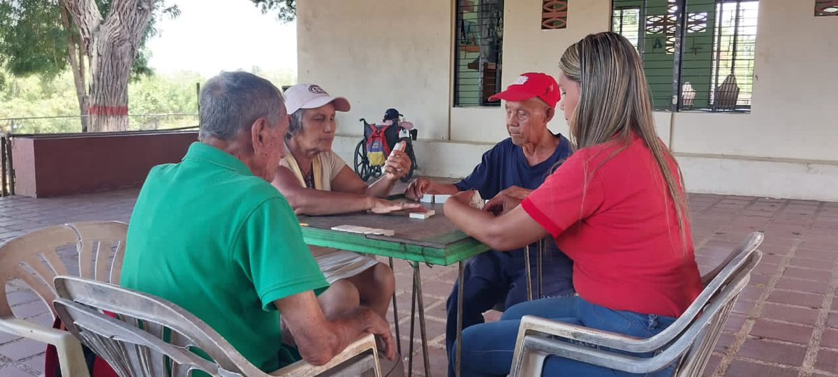 INASSLARA1's tweet photo. @Mippcivzla #7Sep|🇻🇪 📢 ¡Del pueblo para el pueblo! ▶️ con amor compartimos con los abuelos , para impulsar el plan de envejecimiento activo y saludable @FNNSimon @INASSLARA1
@Somosivss
@MagaGutierrezV
@MinSaludVE
@salainass
#PuebloMásMaduro 

¡La Paz es nuestra mayor premisa! https://t.co/yjfdDTTirN