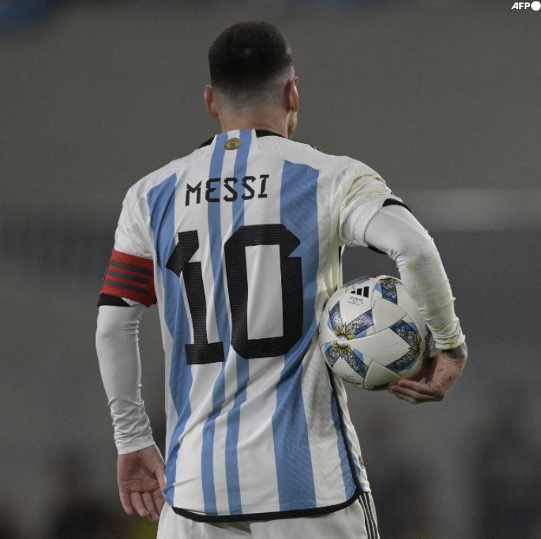 InvictosSomos's tweet photo. Y si las cosas se complican, LA PELOTA SIEMPRE AL 10.
