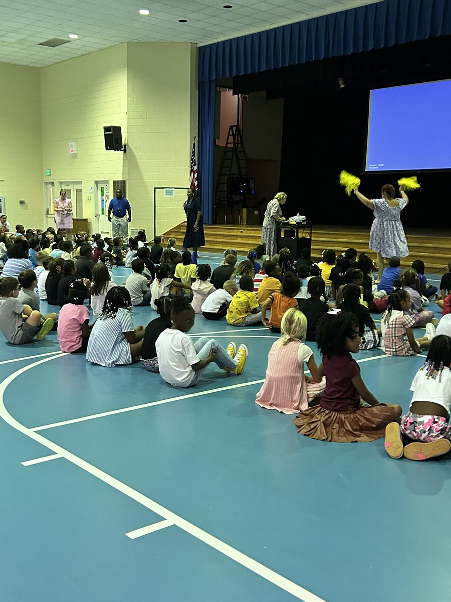 ErinYunker's tweet photo. Expectations Pep Rally for grades K/1! We’re getting the kids excited and making an impact! @EFES_Proud #IMPACT2Win #SPSCreatesAchievers https://t.co/GnjjYj9bpi