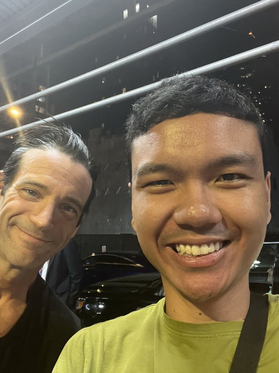 samsianturijkt's tweet image. The Shark is Broken was a fun Broadway show to watch! After the show, I got selfies and autographs from Ian Shaw who played Robert Shaw (his father) and Colin Donnell who played Roy Scheider. Ian Shaw is also the co-author of this play.

#thesharkisbroken #broadway #broadwayshow