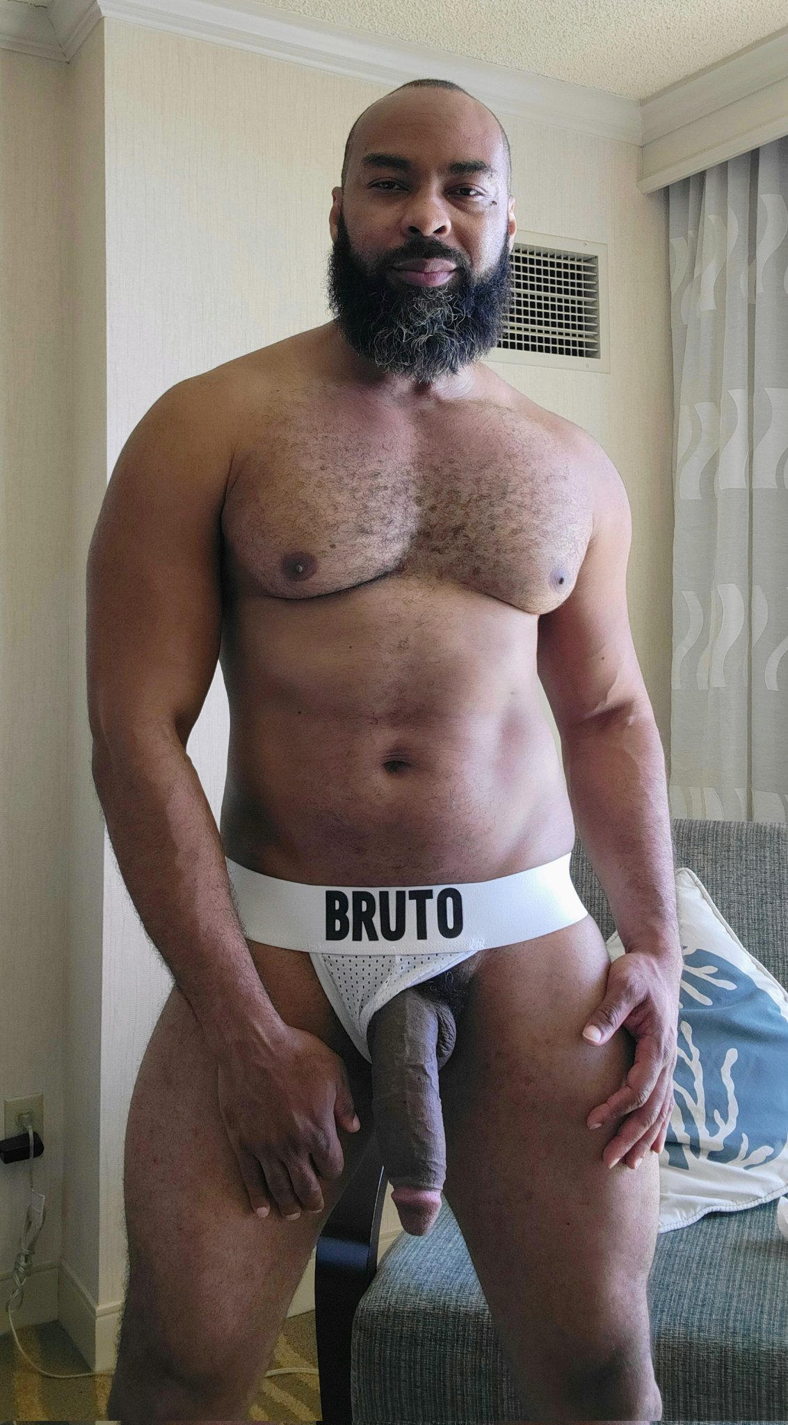 I'm just relaxing in a hotel with my @ESTEVEZBRAND jockstraps on. https://t.co/2BpwFoUkR5