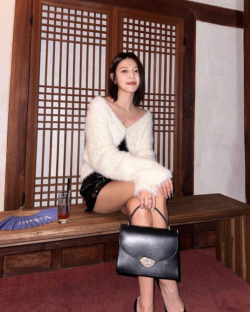 [INSTAGRAM POST] sooyoungchoi: 

#MulberryxFrieze91 #Mulberry #멀버리 @/mulberryengland 🌙

#SOOYOUNG #소녀시대수영 #최수영 #수영 #soostagram