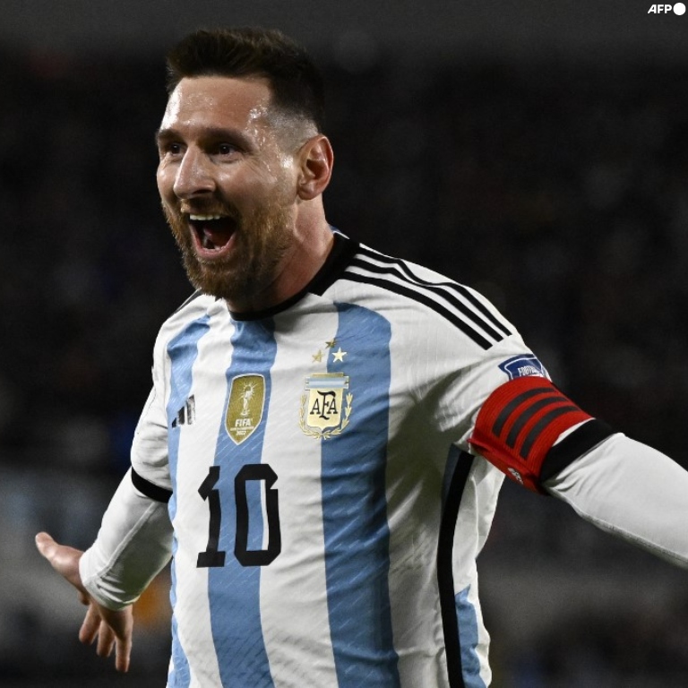 InvictosSomos's tweet photo. Lionel Messi con la Selección de Argentina:  

➤ 104 goles (RÉCORD CONTINENTAL). 
➤ 53 asistencias (RÉCORD NACIONAL). 
➤ 176 partidos (RÉCORD NACIONAL). 
➤ Campeón del mundo. 
➤ Campeón de América. 
➤ Campeón de Copa de Campeones. 
➤ 7 finales.  

EL MÁS GRANDE DE TODOS LOS TIEMPOS.