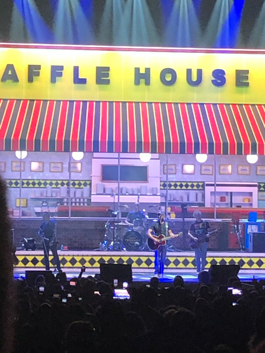 lilroc's tweet photo. @HootieTweets Atlanta 2019 https://t.co/d11Se7XFJD