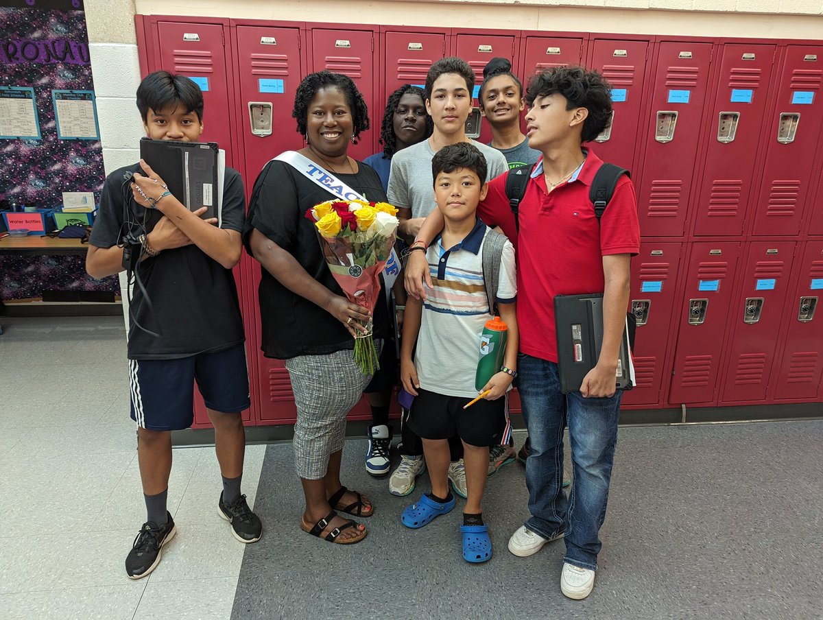 Class_of_MrMcC's tweet photo. Congrats to Mrs. Parker-Walton, our Teacher of the Year!!! She is one of the best and deserves this recognition and honor!!! #SalemProud https://t.co/MAJzPAB5Wl