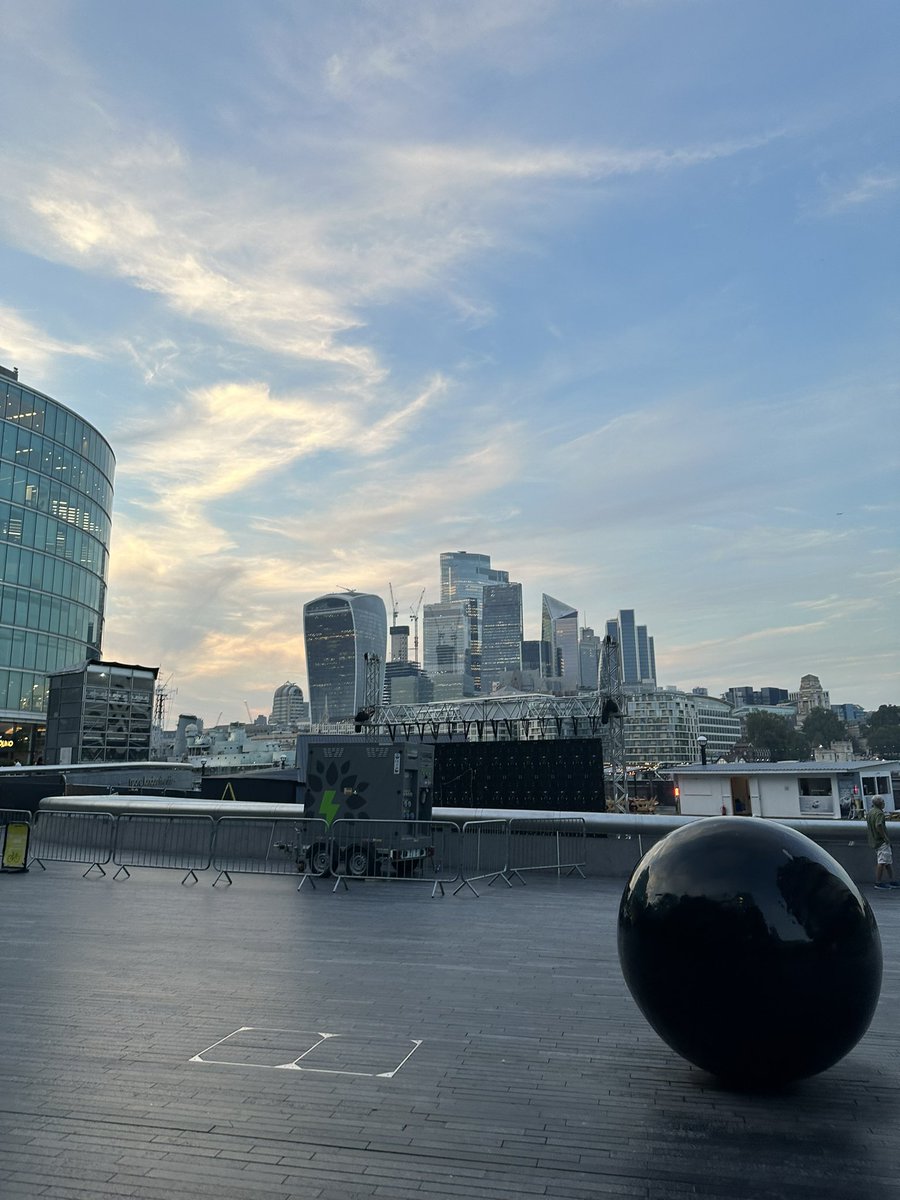 TomBootha's tweet photo. London 🥵🥵🥵🥵 https://t.co/hSFqdDcudG