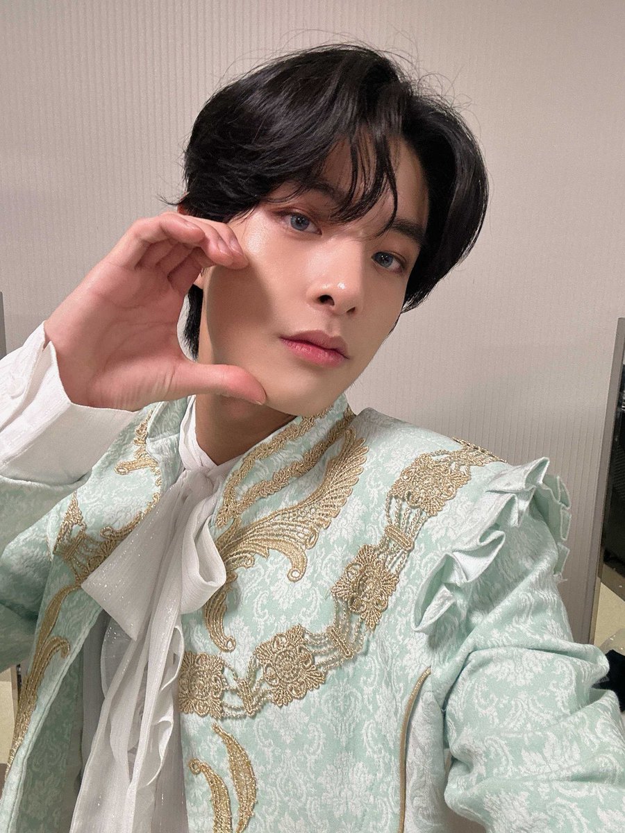 simjakethinker's tweet image. jakes selfies lately have been a little too good 🫠 

#enhypen_jake #ENHYPEN #엔하이픈 #JAKE #제이크 #ENGENE #엔진