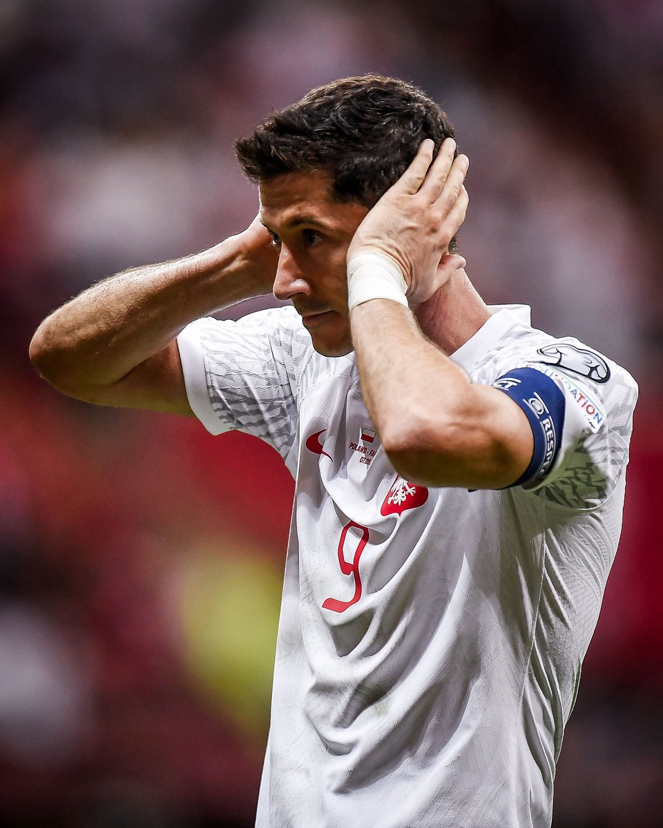 brfootball's tweet photo. Robert Lewandowski's new celebration 🙈🙉🙊 https://t.co/8PdLFPoctg