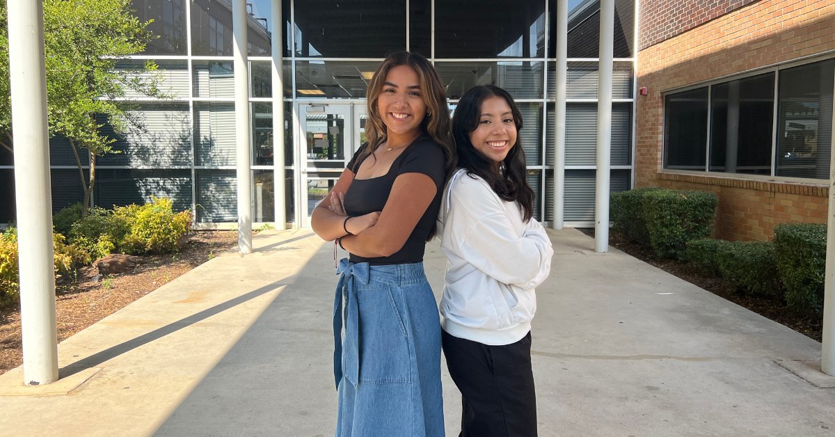 This summer, <a href="/IrvingHigh/">Irving High School</a> seniors 🎓 Arianna Saravia and Miriam Hernandez each earned the opportunity to experience college life 📚 at two of the most prestigious universities in the country - <a href="/Yale/">Yale University</a> and <a href="/UChicago/">The University of Chicago</a>. Read their respective stories 👉 theinsider.irvingisd.net/2023/09/07/a-s…