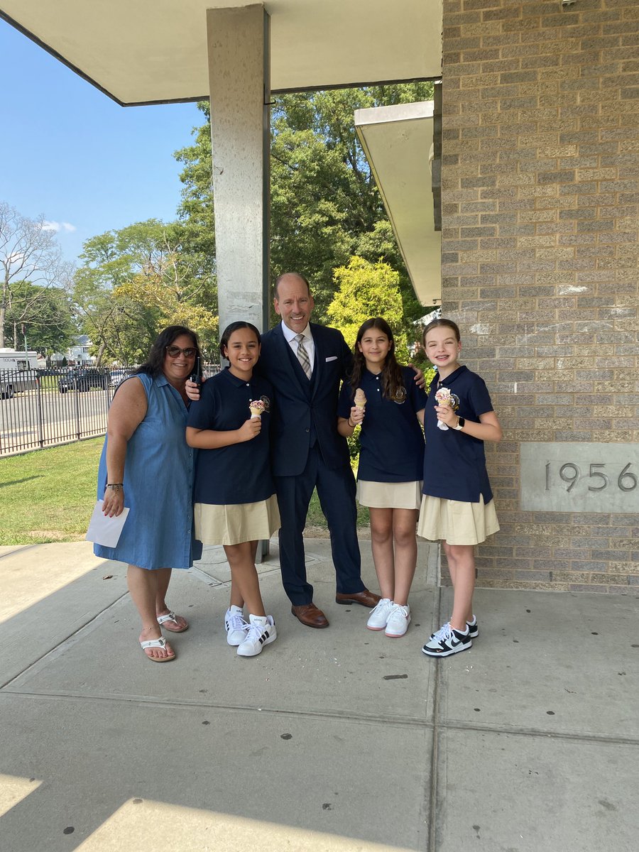 BELLAcademy's tweet photo. Welcome back to the BELL Family!  #BELLStrong! #BELLFamily! https://t.co/ylndoBn70W